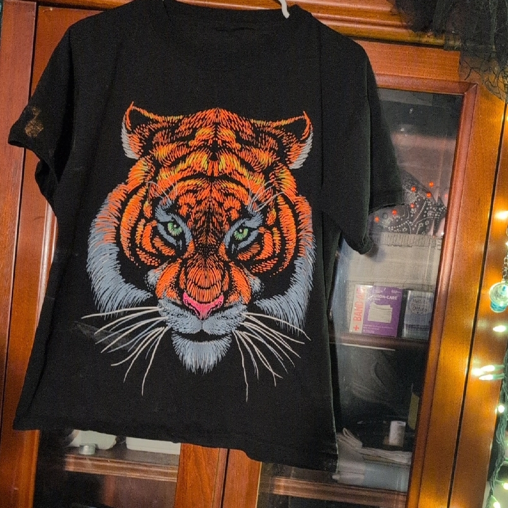 Shi by JOURNEYS Black and Orange Tiger Graphic Tee